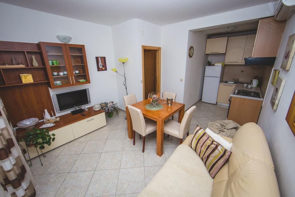Apartment Karla&Nella Stobreč Buitenkant foto