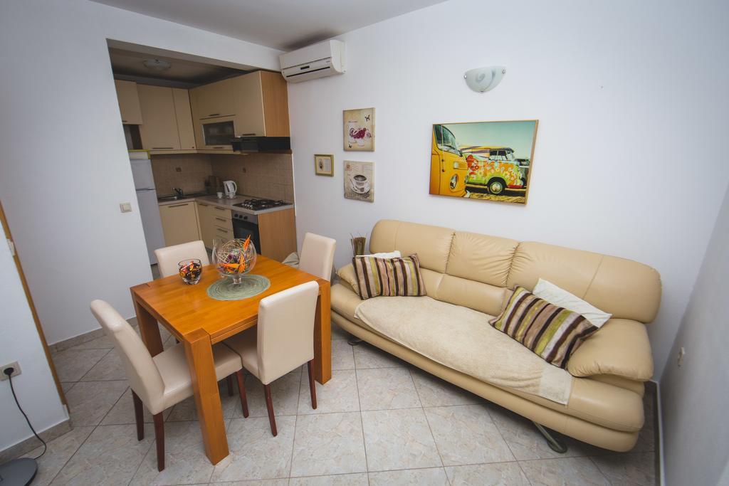 Apartment Karla&Nella Stobreč Buitenkant foto